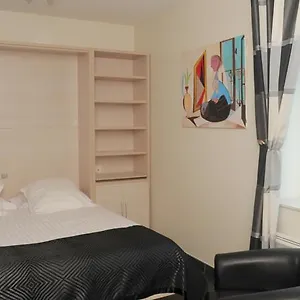 Apartment Aux Jardins De L'isle